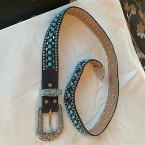 Nicola belt. Medium. No stones missing